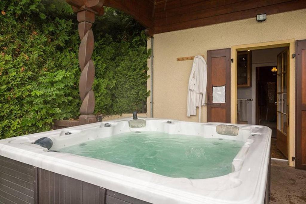 Chalet Traditionnel Avec Jacuzzi Exterieur 贝克斯 外观 照片